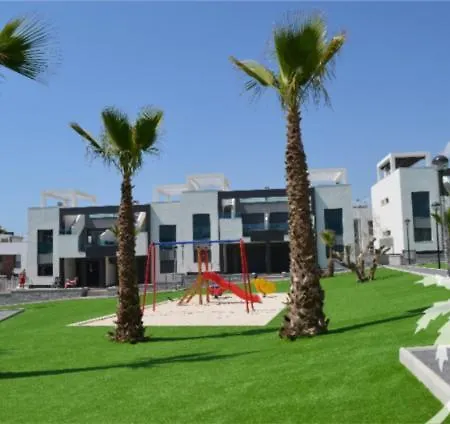 Oasis Beach 8 *